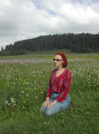 Meditation dans la nature Sabine à la meditation du Yoga-so
